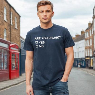 BIST DU TRUNKEN | TRUNKENE MÄNNER | TRINKEN | LUSTIG | WITZ | HERREN T-SHIRT