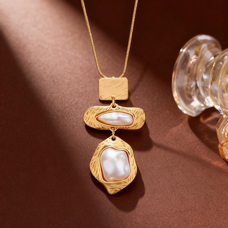 

Luxury Baroque Imitation Pearl Drop Earrings Necklace for Women Fashion Irregular Texture Pendant Clavicle Chain Zircon Set