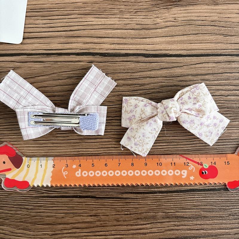 Fabric Floral Bow Bag with Fabric Pleats and Clips for Girls with Checkered Style That Is Versatile and Features Side-blow Hairstyle Hair Clips