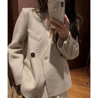 Neue kleine Anzugjacke aus Wolle, neue Mode im Herbst und Winter.