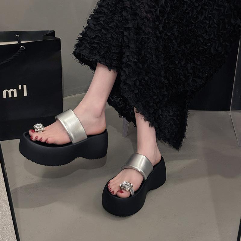 

Beautiful set of toe rhinestone slippers for women s summer new small height-increasing sandals 40 серебряный