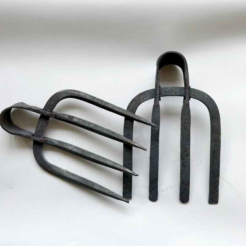 Hand-Forged Four-Tooth Steel Hoe Rake with Long Handle for Agriculture