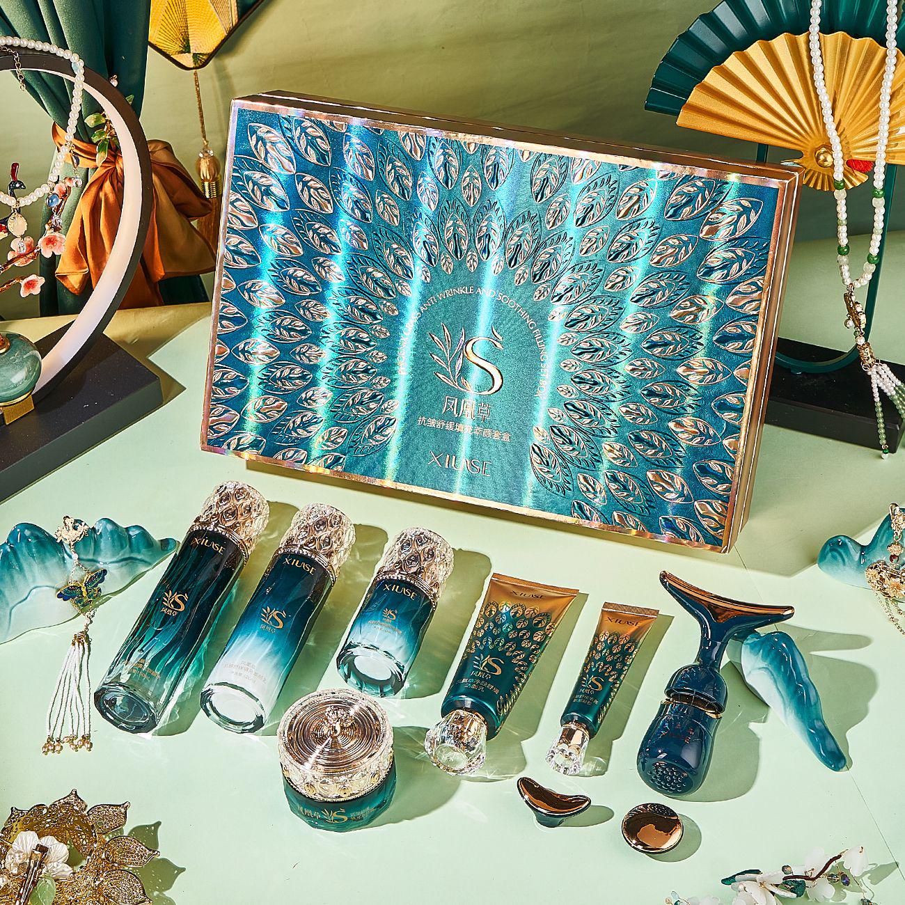 

Увлажняющий и придающий объем набор из шести средств Phoenix Skincare