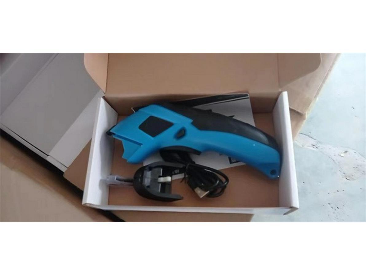 

Электрические ножницы для литиевых батарей: Автоматический инструмент для резки ткани с лезвиями из вольфрамовой стали set of blades + charging cable