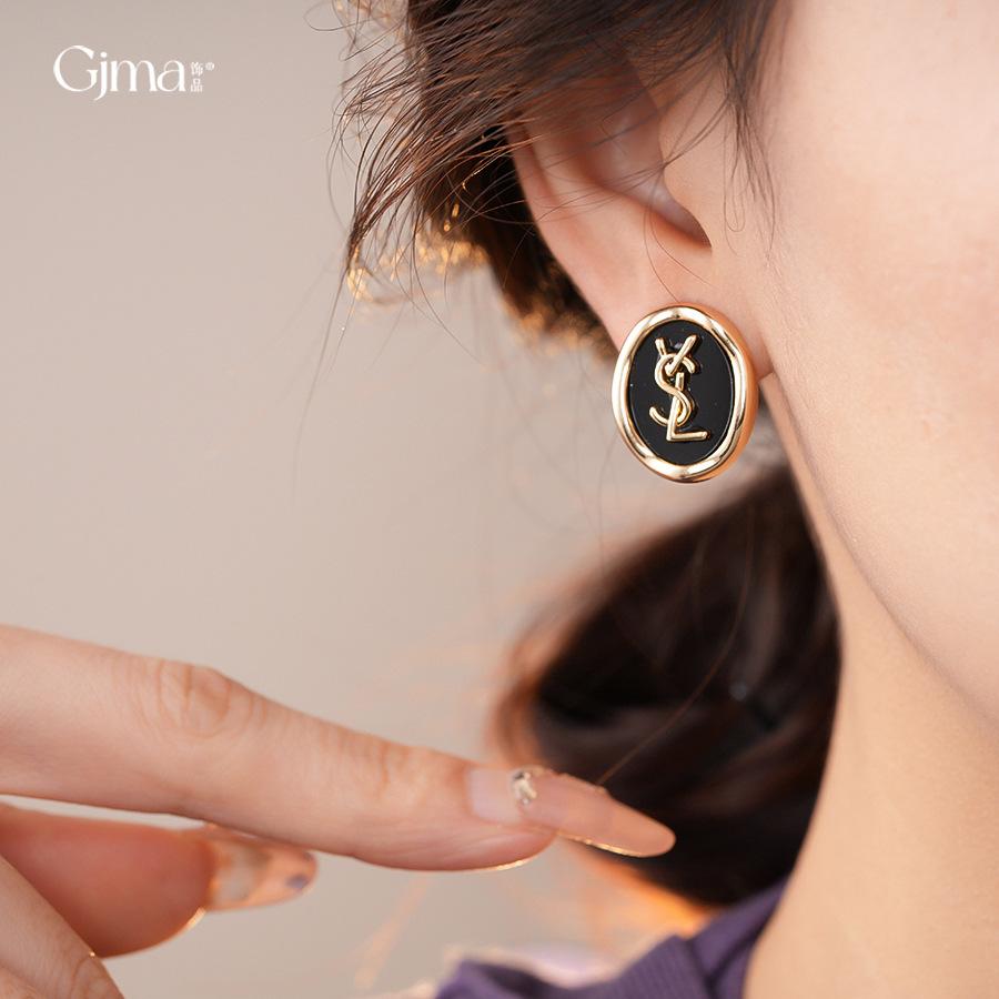 Hepburn Style Geometric Square Letter Earrings Stud Earrings Fashion Personality Temperament Earrings
