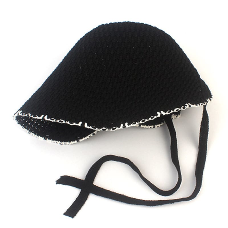 

Универсальная химия Edge Черная шляпа-боннет с ремешком FREE