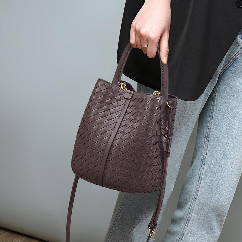 Bag women s new woven large-capacity shoulder messenger bag fashionable versatile handbag commuter temperament bucket