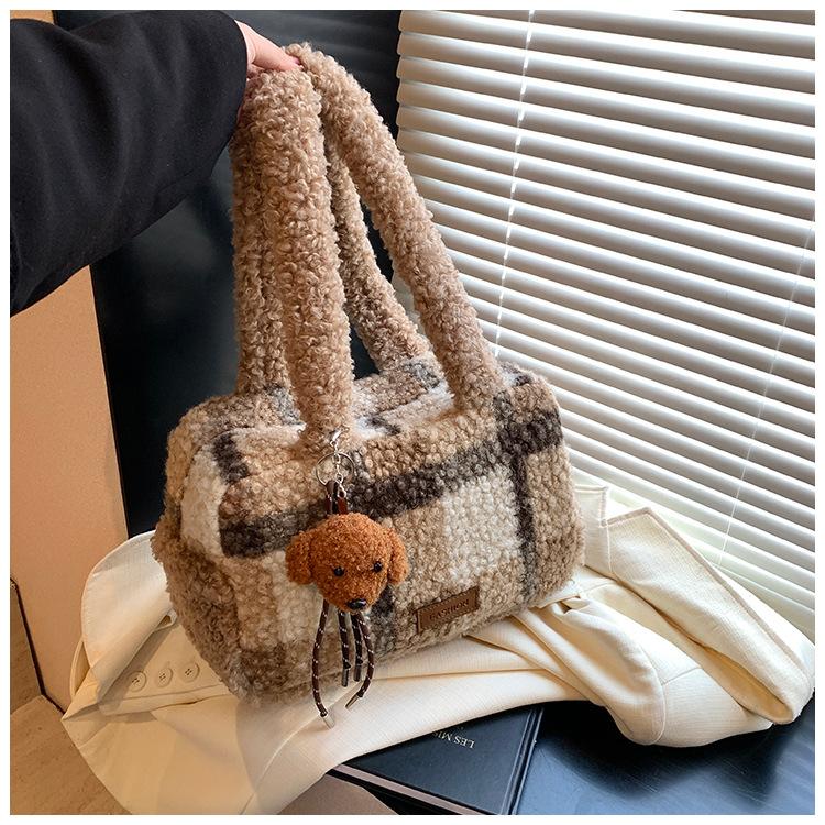 

Зимняя шерстяная утолщенная клетчатая атмосферная наплечная сумка 2025 новый клетчатый рюкзак no pendant