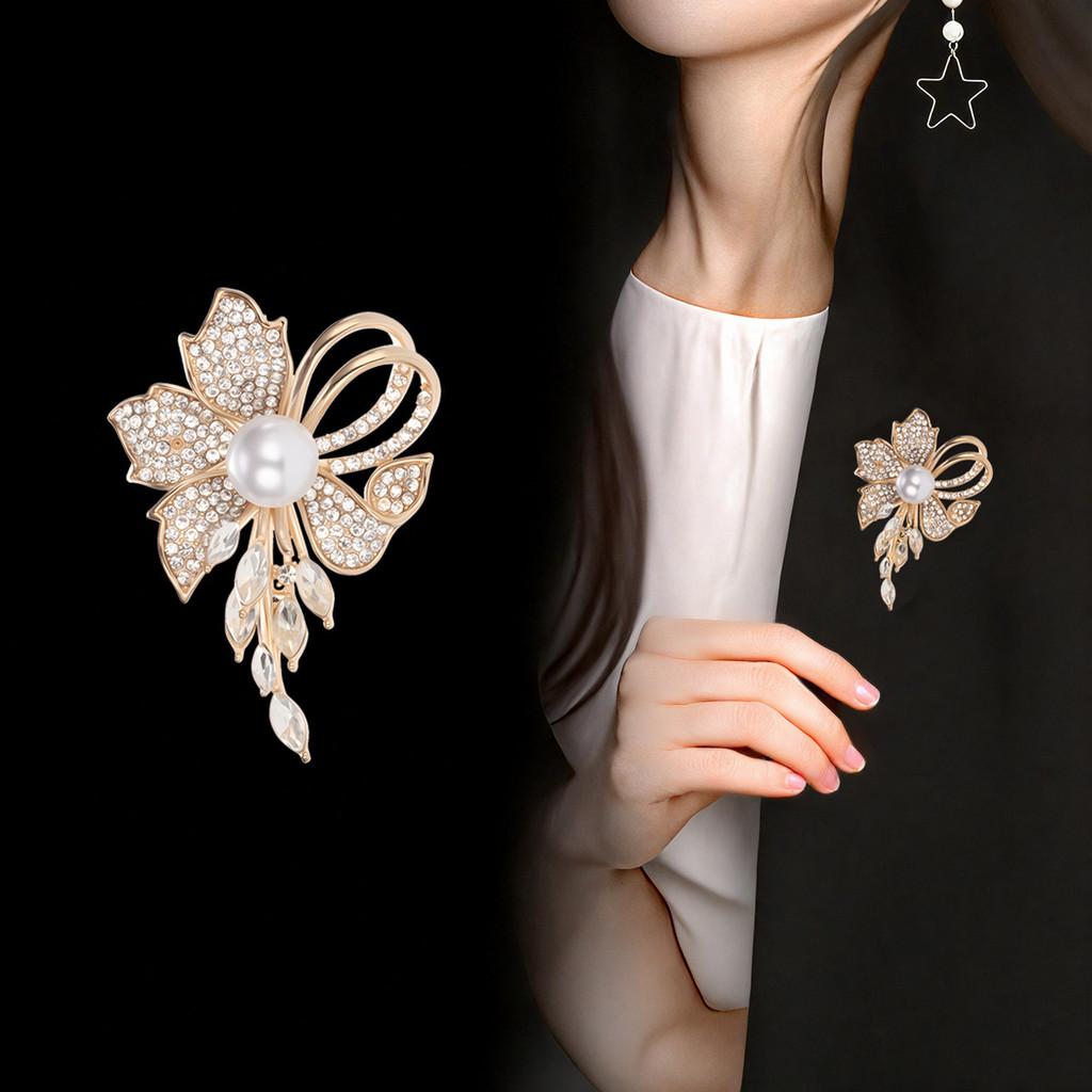 Flower Brooch Pin With Rhinestones For Women Elegant Jewelry Accessory
