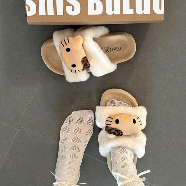Urocze kreskówkowe puszyste buty Hello Kitty dla kobiet na jesień i zimę 2025, nowe ciepłe i aksamitne bawełniane kapcie na grubej podeszwie