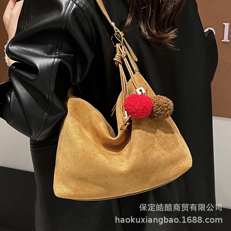 Large Capacity Bag Women's Autumn and Winter 2025 New Retro Versatile Shoulder Messenger Bag Casual Commuter Tote Bag Women's Bag