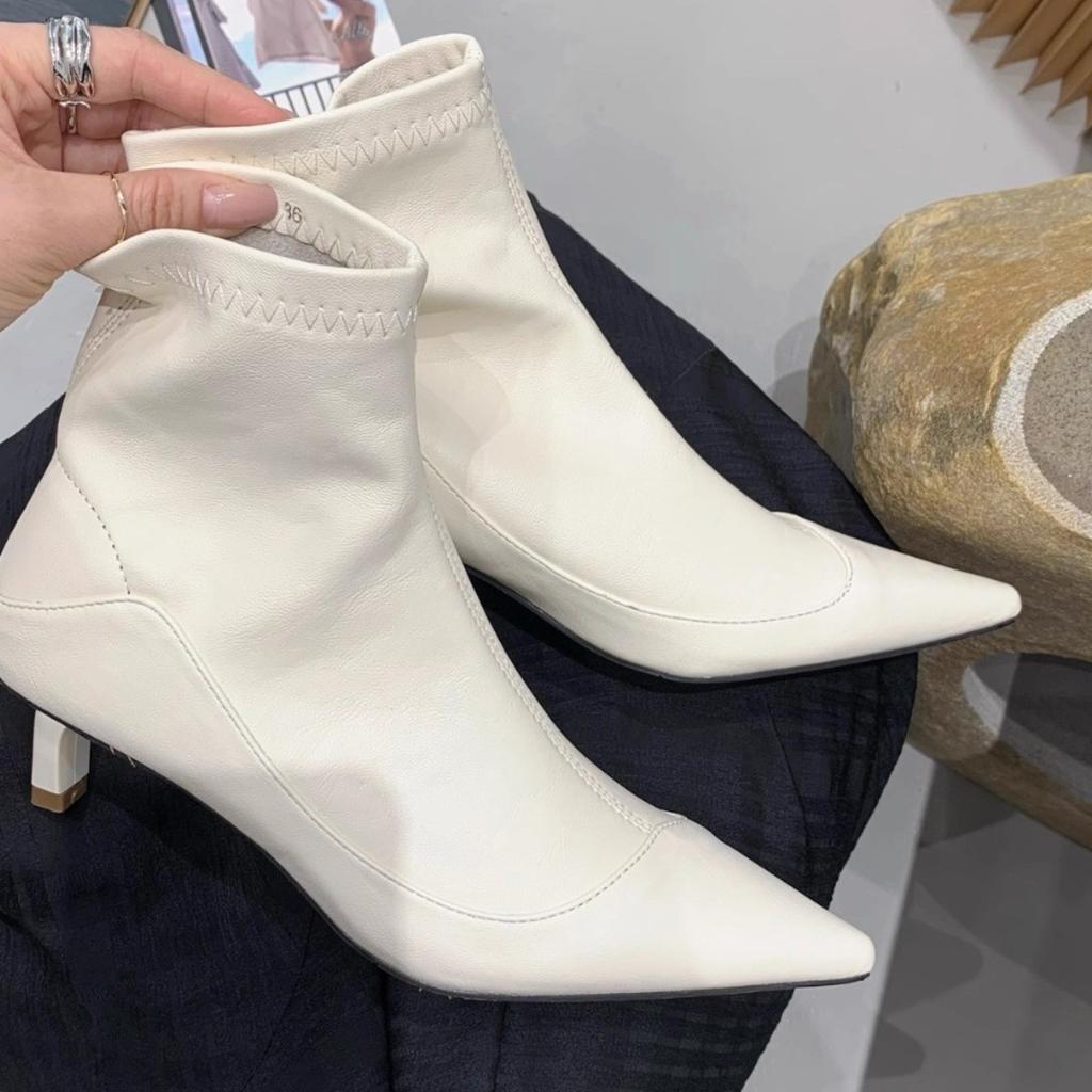 French Pointed Short Boots for Women's Autumn and Winter New Low-heeled Fashion Soft Leather Versatile Velvet Display and Bare Boots