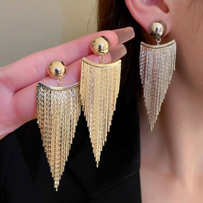 Leichte Luxus- und High-End-Quastenohrringe Neue beliebte Ohrringe Nischendesign Lange übertriebene Ohrringe für Frauen
