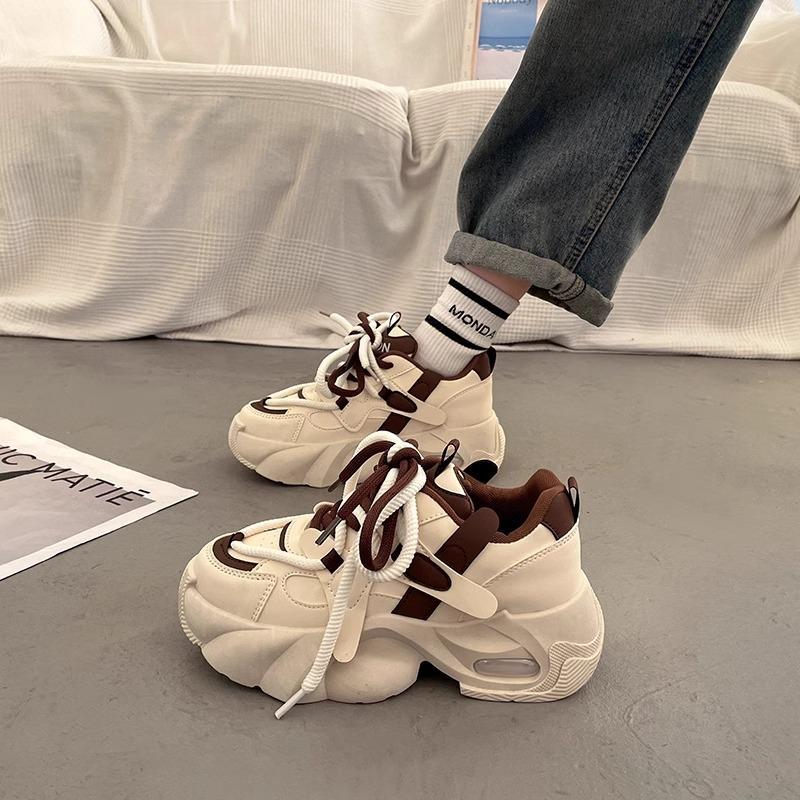 

Европейская станция показывает маленькие платформенные кроссовки для женщин на весну и осень, супер-огненные, универсальные, новые, увеличивающие рост, повседневные спортивные туфли 40