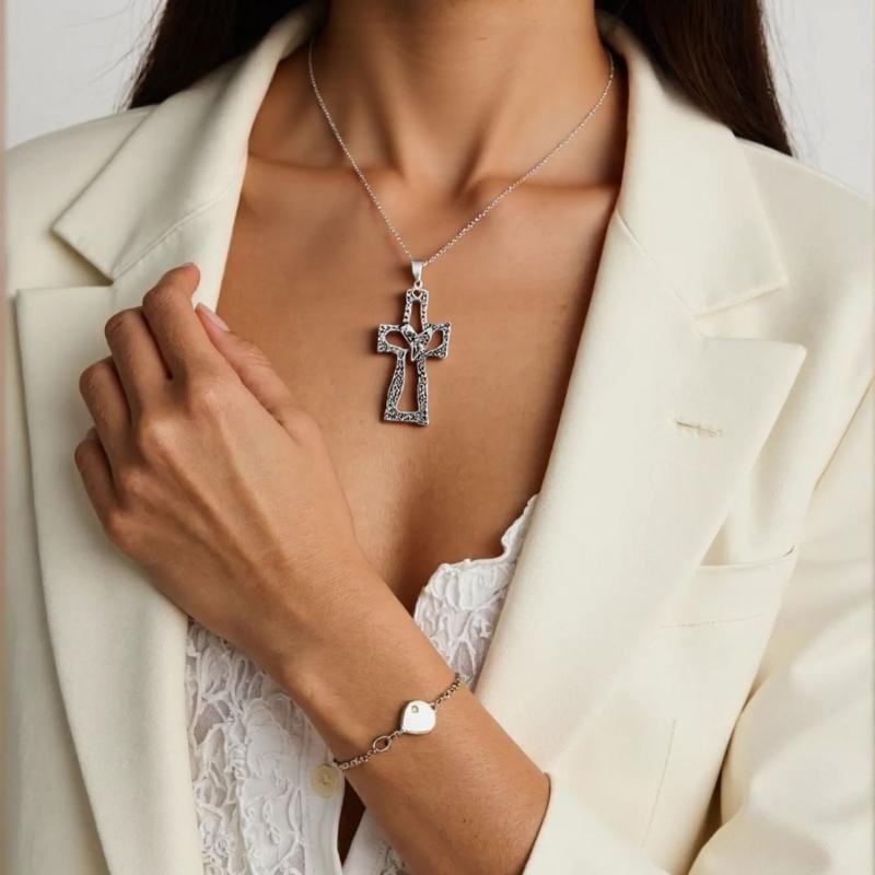 Stylish Religious Pendant Earring Heart Necklace Comfortable Jewelry Alloy Texture Suitable for Dating and Casual Event