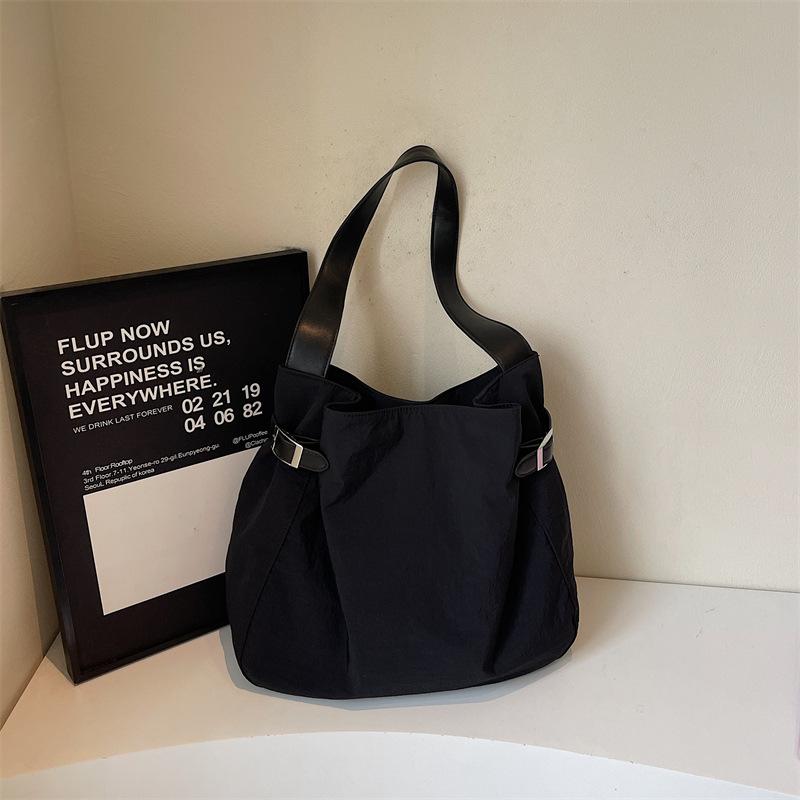 Simple Style, Niche Fashion, Large Capacity Casual Women's Bags, Foreign Style, Personalized Commuting Women's Messenger Tote Bag Tide