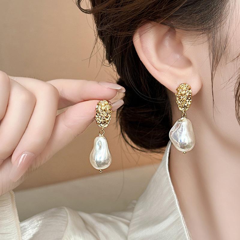 French Retro Irregular Imitation Pearl Geometry Water Drop Earring for Women European American Jewelry Trend Gift