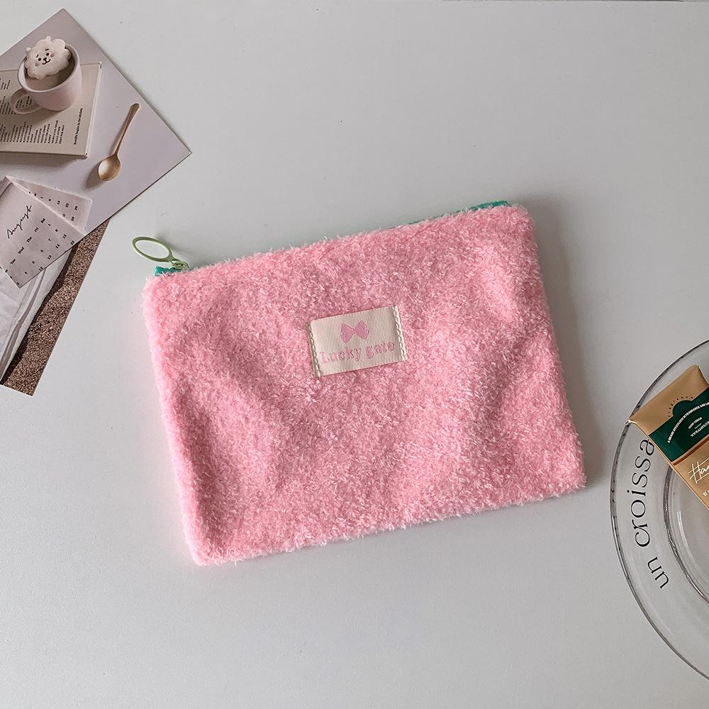 Sac à Maquillage Enveloppe Peluche Coréenne Couleur Bonbon Sac de Rangement Cosmétique pour Filles Sac de Toilette Portable de Voyage Pochette pour Crayons Pochette pour Femmes