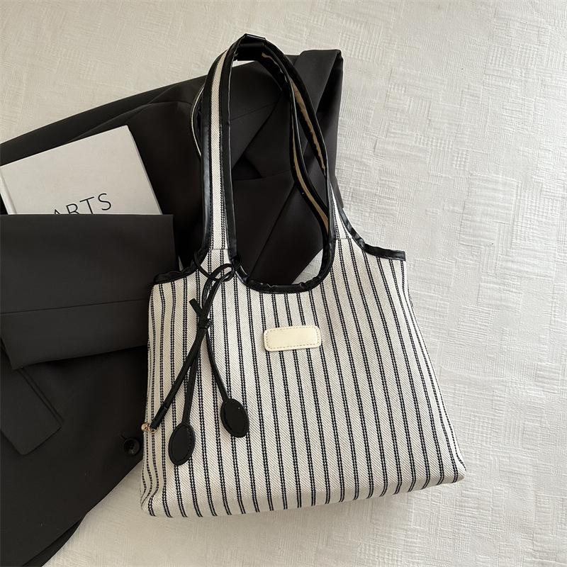 

Simple and Fashionable Hand-held Color-blocked Letter Underarm Bag, School-style Tote Bag чорний