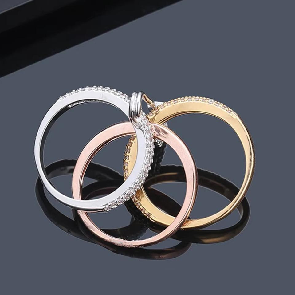 ZAKOL Modny Pierścionek Zirkonowy Spinacz Trzy Warstwy Złącze Szpilkowe Romantyczny Prezent dla Pary na Walentynki