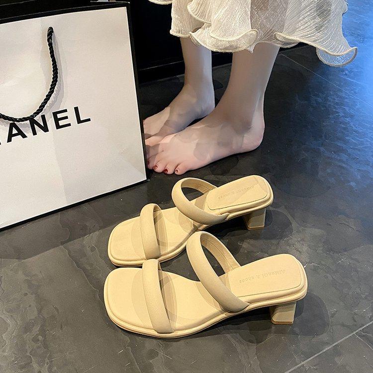 

thick heel with small cool slippers women s summer 2024 new outer wear French retro temperament high heels sandals 40 абрикосовий