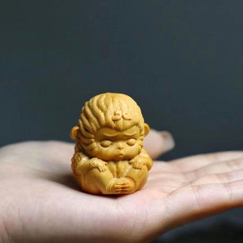 Taihang Cliff Cypress Sun Wukong Sculpture: Creative Solid Wood Monkey Desktop Ornament