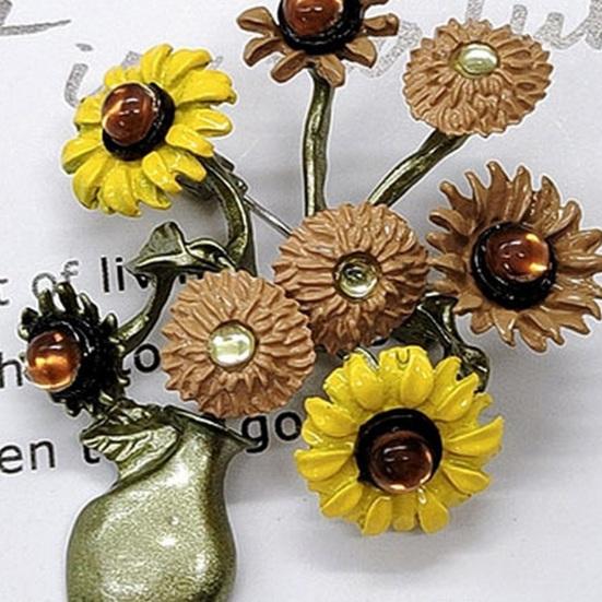 Sunflower Bouquet Shape Brooch with Shiny Rhinestones Flower Plant Pin Suit Lapel Badge Clothing Accessories Wedding Gift