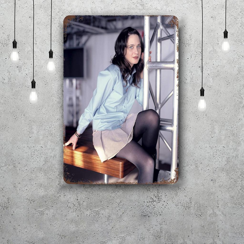 Zoey Deschanel Actor Decor Vintage Metal Signs Tin Signs Captain Poster Decor for Bar Pub Club Man Cave Wall Decoration