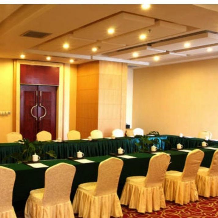 1.6M/2M Wide Golden Velvet Fabric Thick Soft Velvet Fabric for Curtains, Tablecloths, Stage Drapes, and DIY Decorations