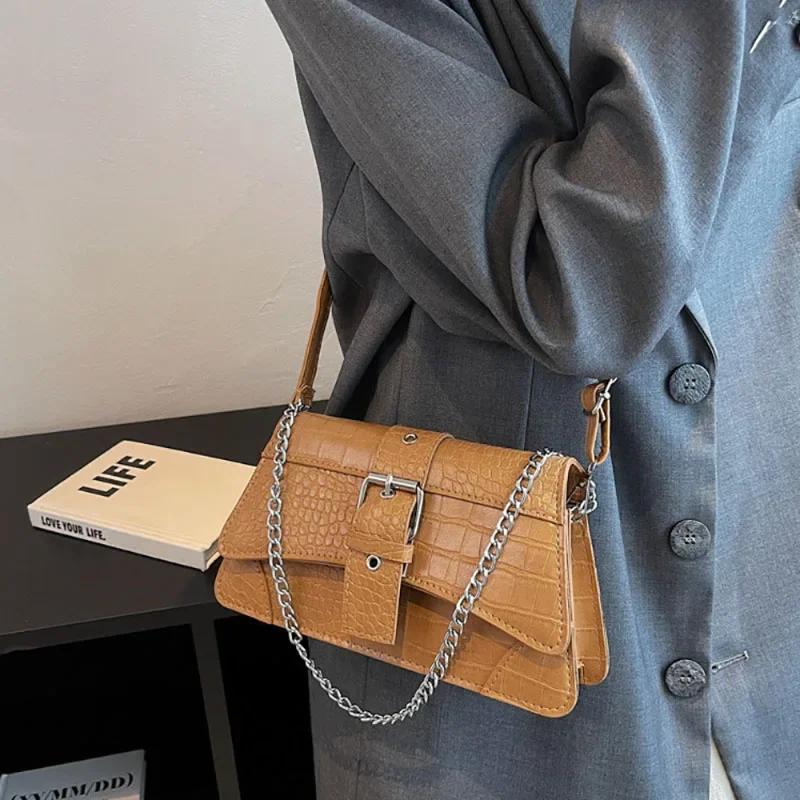 Retro chain crossbody shoulder bag for women  small square bag  armpit bag  simple design sense  all-match  autumn and winter  new fashion