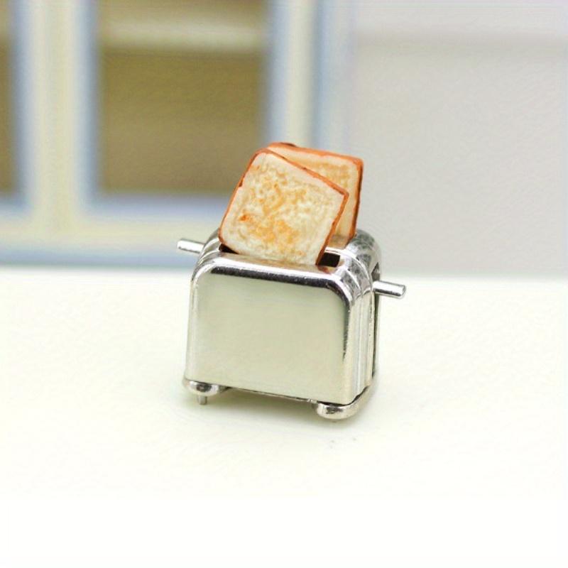 1: 12 Scale Kitchen Scene Model Mini Metal Toaster Creative Mini Breakfast Toaster Doll House Accessories Simulation Toaster