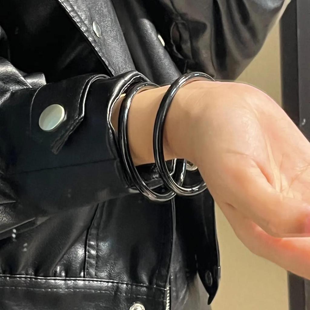 Elegant Chinese Style Jingle Bracelet: Ice-Transparent, Non-Fading Round Bangle Collection