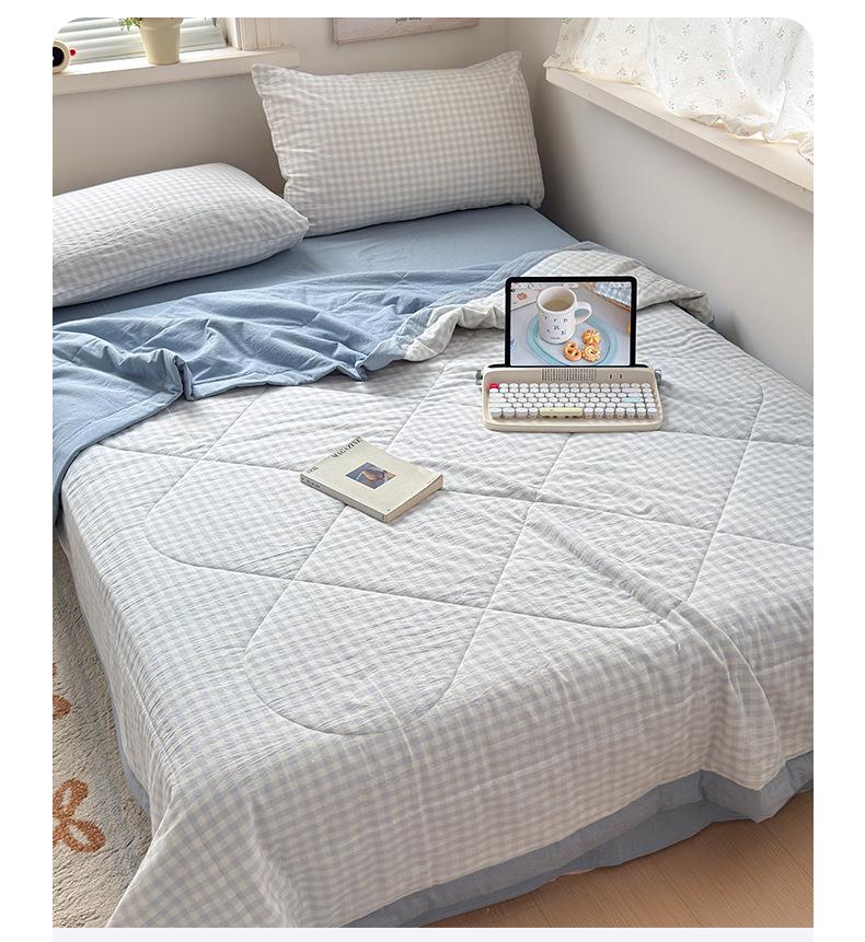 Class A Xinjiang Cotton Summer Quilt: Lightweight, Breathable, Pure Cotton 3-Piece AC Blanket for Dorms, Machine Washable.