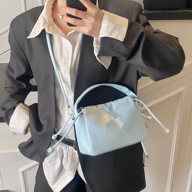 Korean ins pleated bag trendy fashion bucket bag women's 2025 new simple shoulder bag premium messenger bag