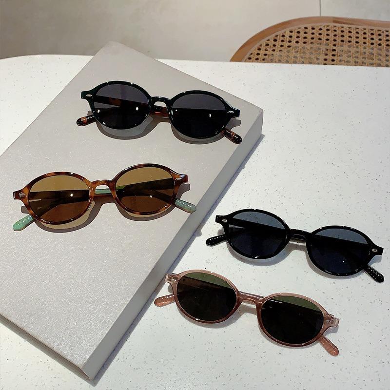 Fashion Korean Black Frame Oval Tea Piece Sunglasses Female Men Uv Protection Lightweight Small Frame Sunglasses UV400 Shades