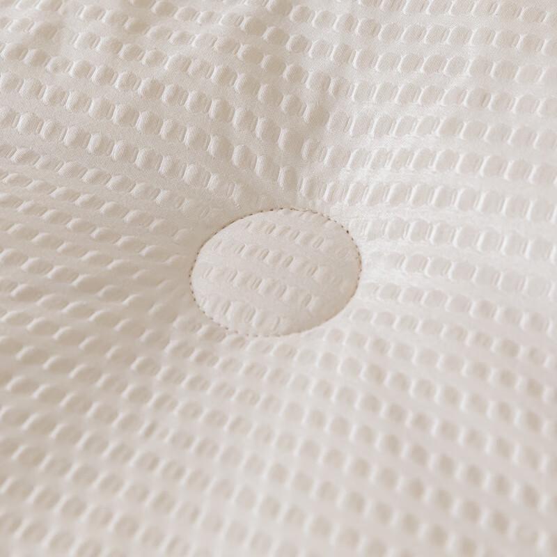 Woodpecker All-Season Soy Fiber Seersucker Comforter