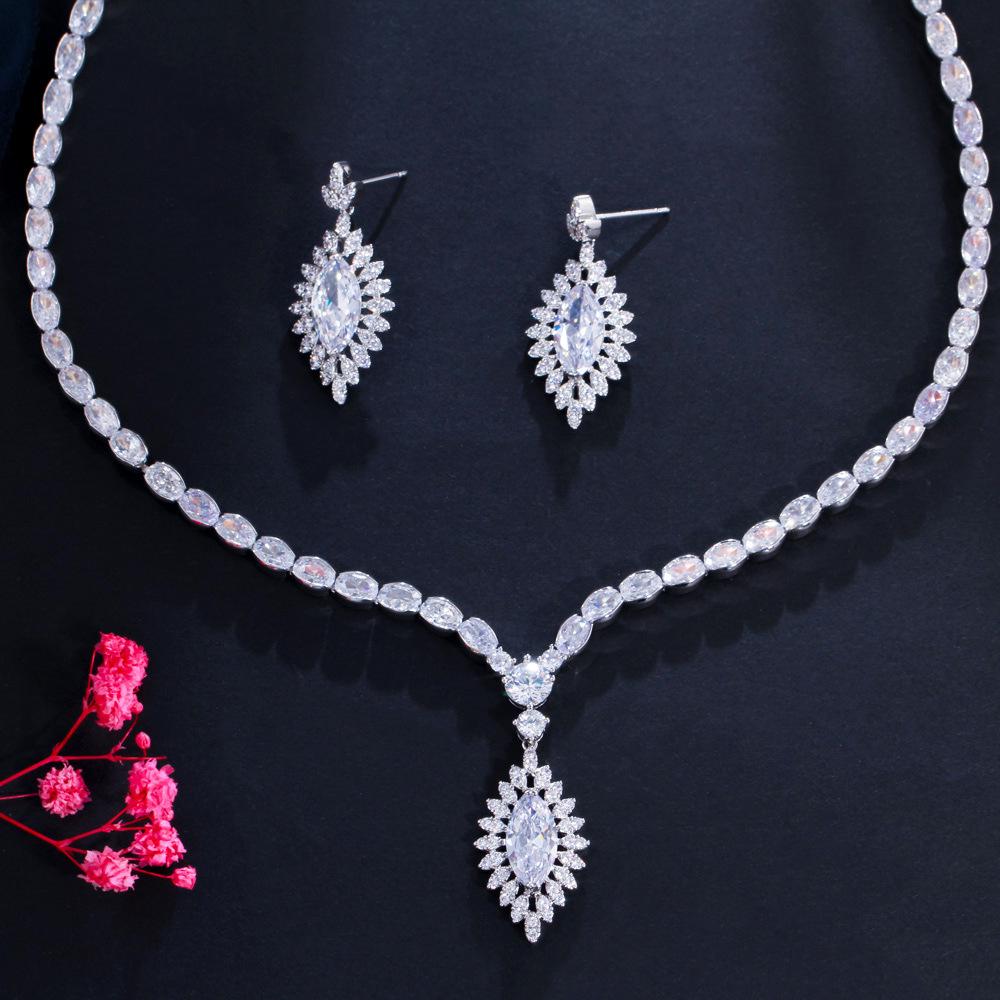 Versatile European & American Trendy Jewelry: AAA Zircon Earrings & Necklace Set for Wedding Dress Accessories