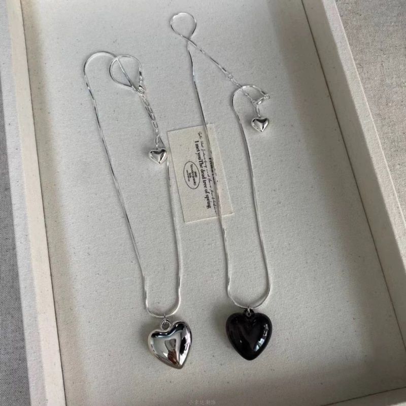 Acrylic Love Pendant Necklace Simple Ins Style High-end Collarbone Chain Niche Fashion Temperament Jewelry