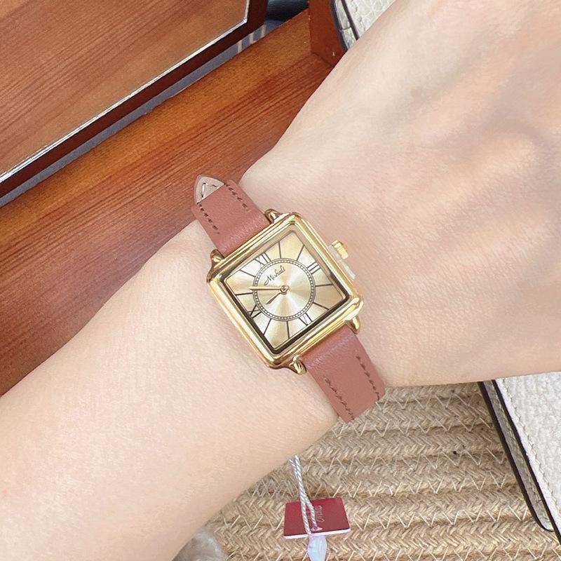 Trendy And Fashionable Women'S Belt Quartz Watch Simple Scale Roman Cow Girl Watch