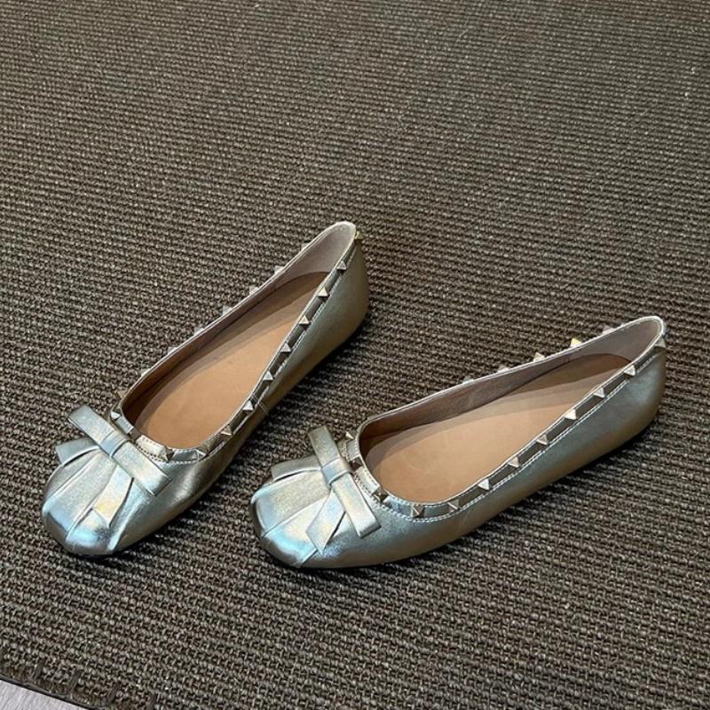 Fashion 2025 New Women s Flat Shoes Round Toe Solid Color Soft Sole Flats Design Luxury Wedding Banquet Rivets Women s Flat Shoes 36