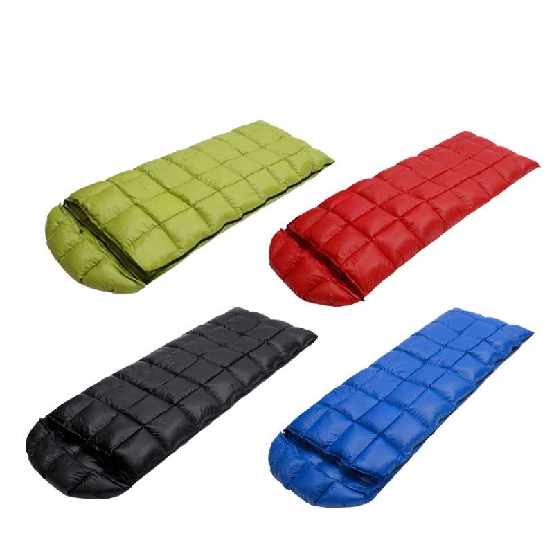 Der leichte Gänsedaunenschlafsack zwischen Indoor- und Outdoor-Camping kann für verschiedene Zwecke in zwei Decken gespleißt werden