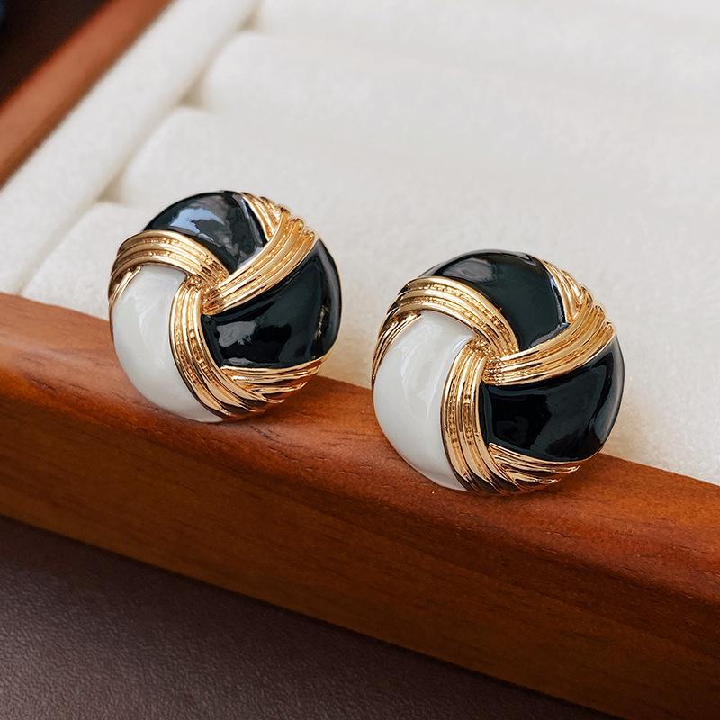 Silver Needle Vintage Geometric Court Style Light Luxury Retro Stud Earrings for Women