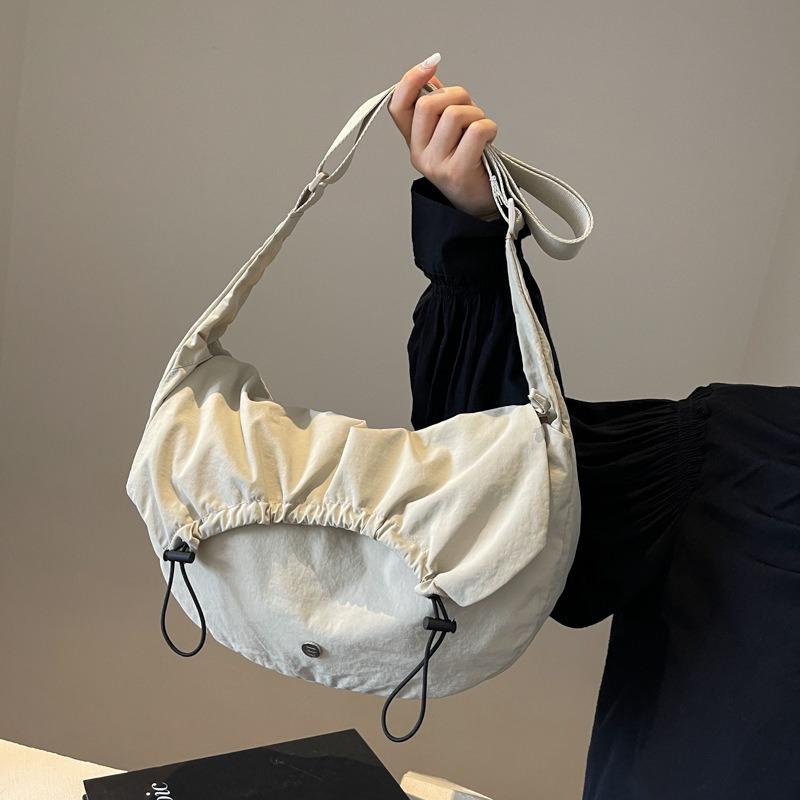 Spring new ultra-light fashion pleated messenger bag student cloth bag shoulder bag pull belt sewing line pleated bag