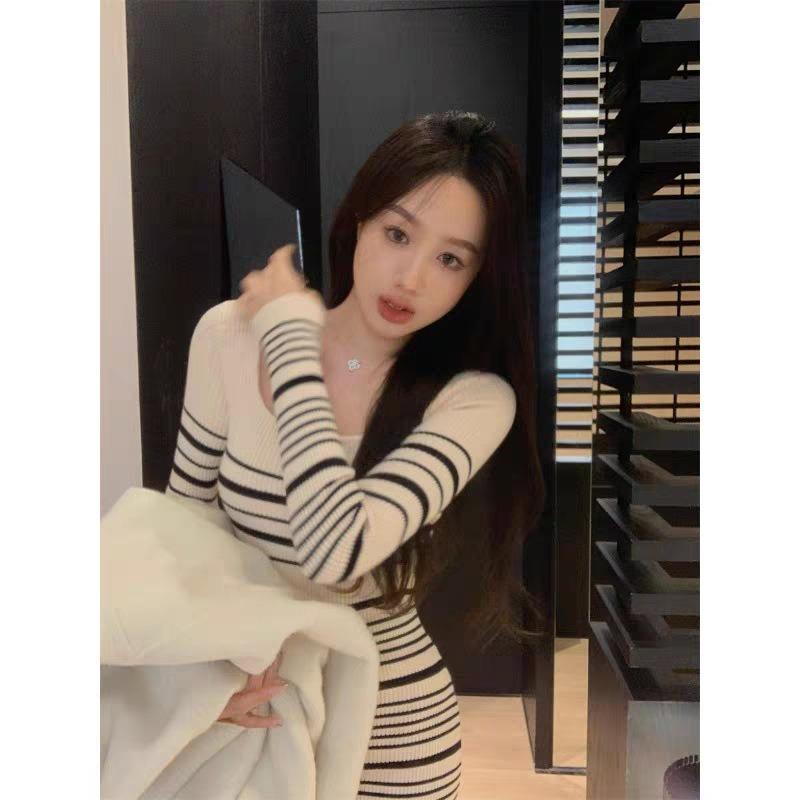 Striped Knitted Dress for Women In Autumn and Winter, Square Collar, Slim and Thin, Hip-wrapped Bottom, Long-sleeved Knee-length Dress