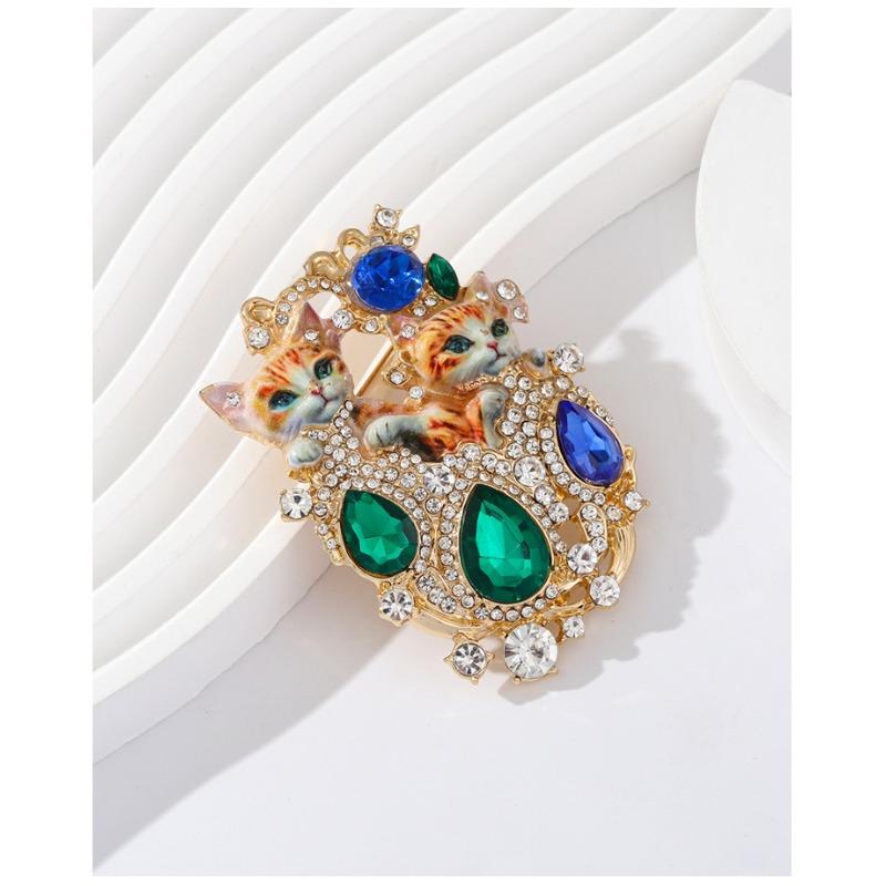 Retro dubbele kattenbroche bezet met diamanten, modieus en high-end, veelzijdig in lichte luxe, schattige diervriendelijke borstbloem, damesbroche