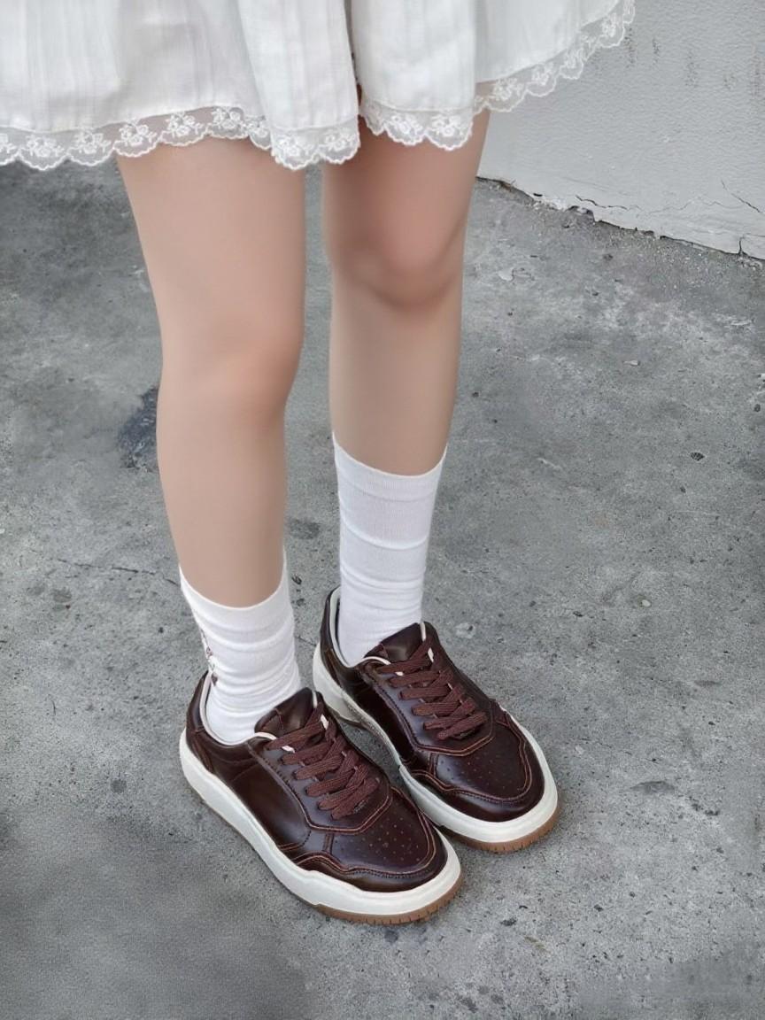 

2025 autumn new washed leisure sports board shoes women s platform red moral training shoes light luxury white shoes trendy and versatile 35