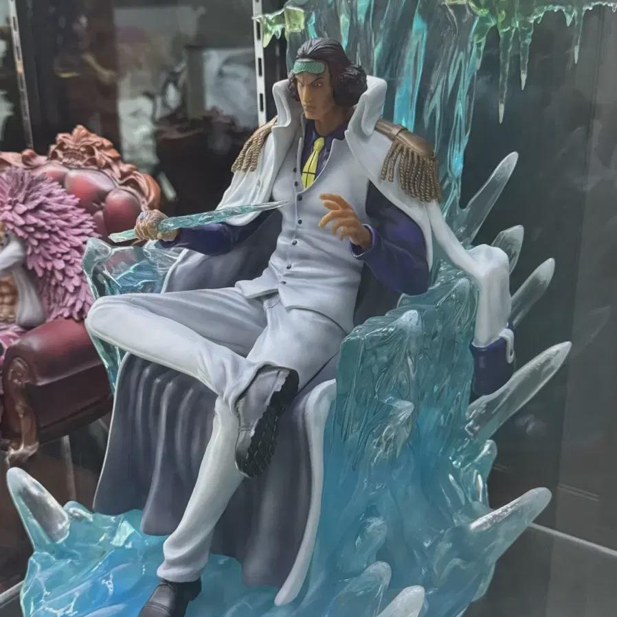

Я продаю сидячие фигурки One Piece Cloud Aokiji!