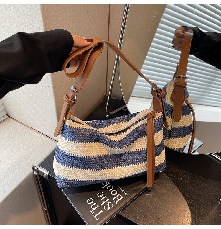 

Shoulder bag, rainbow straw woven bag, seaside vacation style, simple and versatile bucket bag texture, casual and fashionable синий