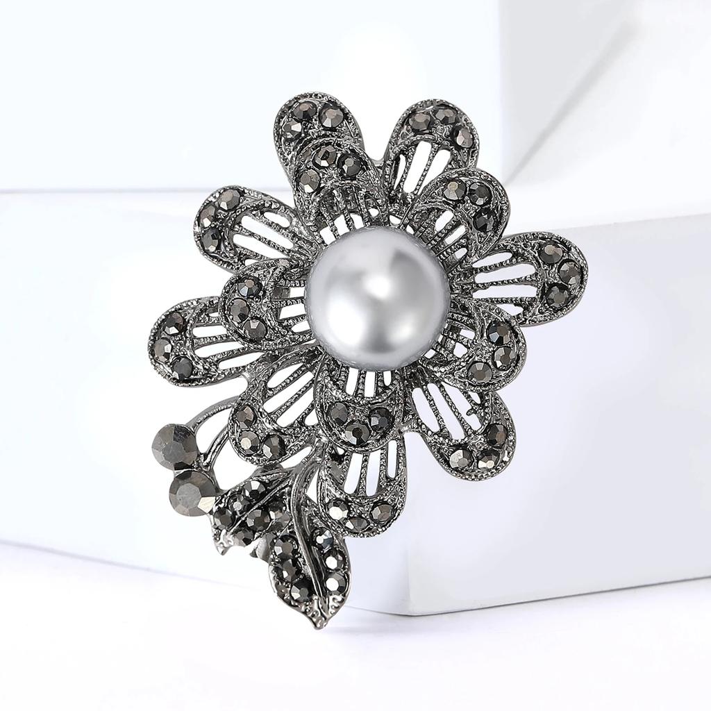 Elegant Pearl Gun Black Flower Brooches for Women Rhinestone Plant Pins Event Party Backpack Decoration Clothes Accessories