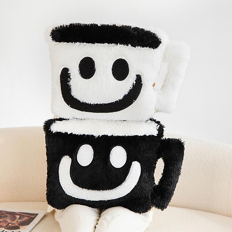 Perna Pluș Cană de Cafea Zâmbitoare Jucărie Moale Umplută Amuzantă Păpușă în Formă de Ceai cu Lapte Perna pentru Canapea Decor Creativ pentru Cameră Cadou de Ziua de Naștere
